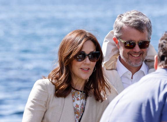 DENMARK ROYALS AUSTRALIA VISIT, Queen Mary of Denmark and King Frederik X of Denmark aboard the Institute for Marine and Antarctic Studies (IMAS) vessel to view the kelp conservation forest at the Alum Cliffs Marine Reserve in Hobart, Tasmania, Thursday, March 19, 2026. Denmark s King Frederik X and Queen Mary are on a five-day state visit to Australia. ( NO ARCHIVING HOBART TASMANIA AUSTRALIA  Copyright: xROBxBLAKERSx 20260319166953593062