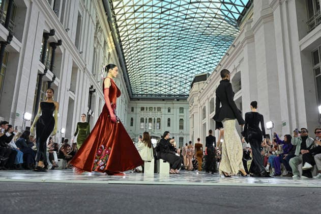 Claro Couture - Mercedes-Benz Fashion Week Madrid A model walks the runway wearing a design by Claro Couture during Mercedes-Benz Fashion Week de Madrid in IFEMA, 18 March 2026 Spain Madrid Spain Copyright: xAtilanoxGarciax xSOPAxImagesx photos09239