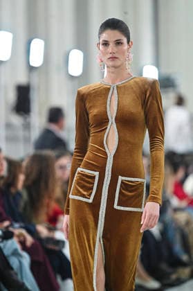 Claro Couture - Mercedes-Benz Fashion Week Madrid A model walks the runway wearing a design by Claro Couture during Mercedes-Benz Fashion Week de Madrid in IFEMA, 18 March 2026 Spain Madrid Spain Copyright: xAtilanoxGarciax xSOPAxImagesx photos09220