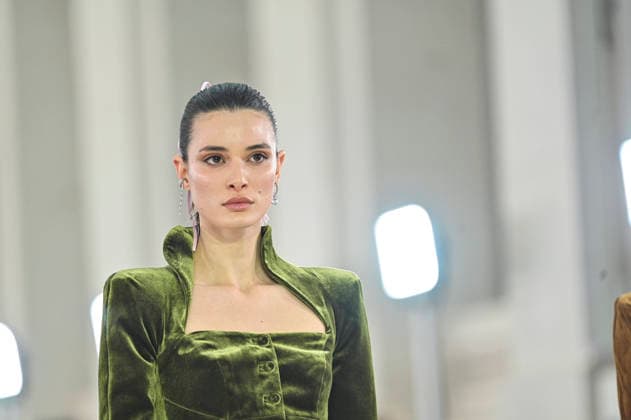 Claro Couture - Mercedes-Benz Fashion Week Madrid A model walks the runway wearing a design by Claro Couture during Mercedes-Benz Fashion Week de Madrid in IFEMA, 18 March 2026 Spain Madrid Spain Copyright: xAtilanoxGarciax xSOPAxImagesx photos09221