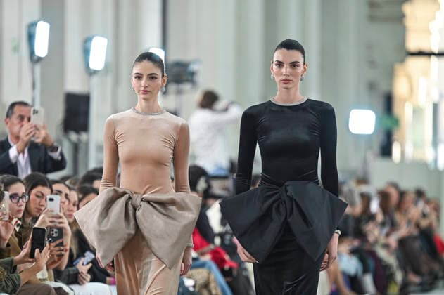 Claro Couture - Mercedes-Benz Fashion Week Madrid A model walks the runway wearing a design by Claro Couture during Mercedes-Benz Fashion Week de Madrid in IFEMA, 18 March 2026 Spain Madrid Spain Copyright: xAtilanoxGarciax xSOPAxImagesx photos09223