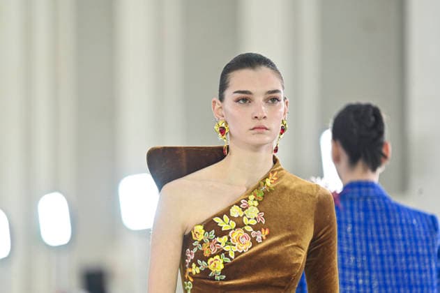 Claro Couture - Mercedes-Benz Fashion Week Madrid A model walks the runway wearing a design by Claro Couture during Mercedes-Benz Fashion Week de Madrid in IFEMA, 18 March 2026 Spain Madrid Spain Copyright: xAtilanoxGarciax xSOPAxImagesx photos09179
