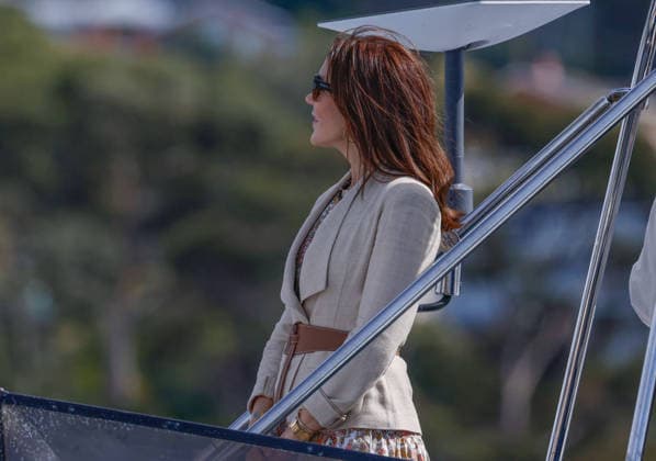 DENMARK ROYALS AUSTRALIA VISIT, Queen Mary of Denmark aboard the Institute for Marine and Antarctic Studies (IMAS) vessel to view the kelp conservation forest at the Alum Cliffs Marine Reserve in Hobart, Tasmania, Thursday, March 19, 2026. Denmark s King Frederik X and Queen Mary are on a five-day state visit to Australia. ( NO ARCHIVING HOBART TASMANIA AUSTRALIA  Copyright: xROBxBLAKERSx 20260319110112317813