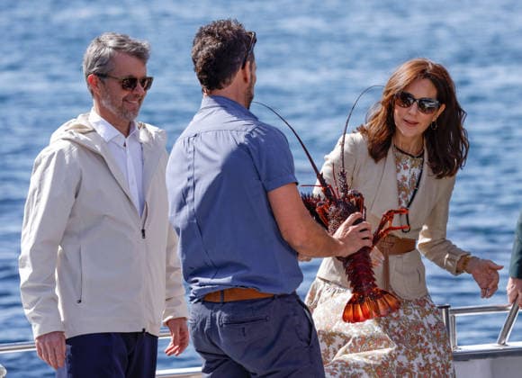 DENMARK ROYALS AUSTRALIA VISIT, King Frederik X of Denmark and Queen Mary of Denmark aboard the Institute for Marine and Antarctic Studies (IMAS) vessel to view the kelp conservation forest at the Alum Cliffs Marine Reserve in Hobart, Tasmania, Thursday, March 19, 2026. Denmark s King Frederik X and Queen Mary are on a five-day state visit to Australia. ( NO ARCHIVING HOBART TASMANIA AUSTRALIA  Copyright: xROBxBLAKERSx 20260319193544171461