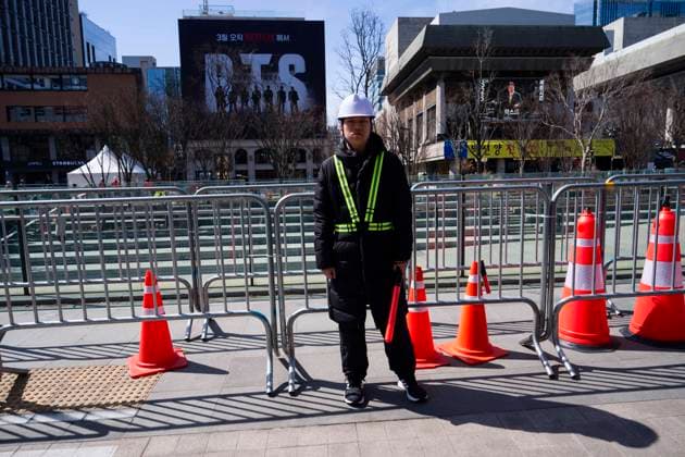March 19, 2026, Seoul, South Korea: A safety personnel stands by a metal fence at the venue for the comeback concert of the K-pop boy band BTS in Gwanghwamun Square on Thursday, March 19, 2026 in Seoul, South Korea. All seven members of BTS, which has been on hiatus since 2022 due to compulsory military service, are returning in a free concert on March 21, 2026 for their upcoming new album ARIRANG. Seoul South Korea - ZUMAh163 20260319_znp_h163_003 Copyright: xJintakxHanx
