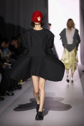 March 19, 2026, Tokyo, Japan: Models wearing fashion brand YOHEI OHNO walk down the runway during the Rakuten Fashion Week TOKYO 2026 Autumn Winter Collection. The fashion week runs from March 16 to 21. Tokyo Japan  - ZUMAm191 20260319_aap_m191_008 Copyright: xRodrigoxReyesxMarinx