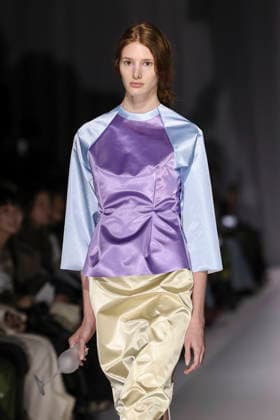 March 19, 2026, Tokyo, Japan: A model wearing fashion brand YOHEI OHNO walks down the runway during the Rakuten Fashion Week TOKYO 2026 Autumn Winter Collection. The fashion week runs from March 16 to 21. Tokyo Japan  - ZUMAm191 20260319_aap_m191_016 Copyright: xRodrigoxReyesxMarinx
