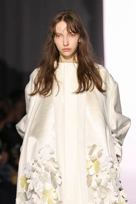 March 19, 2026, Tokyo, Japan: A model wearing fashion brand YOHEI OHNO walks down the runway during the Rakuten Fashion Week TOKYO 2026 Autumn Winter Collection. The fashion week runs from March 16 to 21. Tokyo Japan  - ZUMAm191 20260319_aap_m191_017 Copyright: xRodrigoxReyesxMarinx