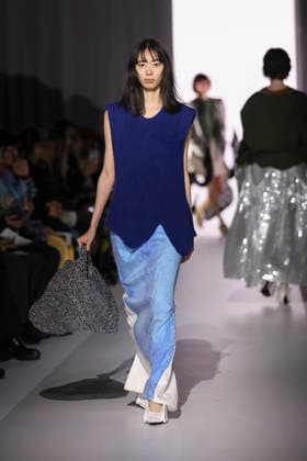 March 19, 2026, Tokyo, Japan: Models wearing fashion brand YOHEI OHNO walk down the runway during the Rakuten Fashion Week TOKYO 2026 Autumn Winter Collection. The fashion week runs from March 16 to 21. Tokyo Japan  - ZUMAm191 20260319_aap_m191_025 Copyright: xRodrigoxReyesxMarinx