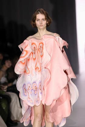 March 19, 2026, Tokyo, Japan: A model wearing fashion brand YOHEI OHNO walks down the runway during the Rakuten Fashion Week TOKYO 2026 Autumn Winter Collection. The fashion week runs from March 16 to 21. Tokyo Japan  - ZUMAm191 20260319_aap_m191_036 Copyright: xRodrigoxReyesxMarinx