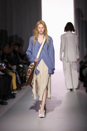 March 19, 2026, Tokyo, Japan: Models wearing fashion brand YOHEI OHNO walk down the runway during the Rakuten Fashion Week TOKYO 2026 Autumn Winter Collection. The fashion week runs from March 16 to 21. Tokyo Japan  - ZUMAm191 20260319_aap_m191_040 Copyright: xRodrigoxReyesxMarinx