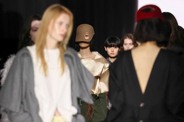 March 19, 2026, Tokyo, Japan: Models wearing fashion brand YOHEI OHNO walk down the runway during the Rakuten Fashion Week TOKYO 2026 Autumn Winter Collection. The fashion week runs from March 16 to 21. Tokyo Japan  - ZUMAm191 20260319_aap_m191_042 Copyright: xRodrigoxReyesxMarinx