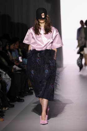 March 19, 2026, Tokyo, Japan: A model wearing fashion brand YOHEI OHNO walks down the runway during the Rakuten Fashion Week TOKYO 2026 Autumn Winter Collection. The fashion week runs from March 16 to 21. Tokyo Japan  - ZUMAm191 20260319_aap_m191_047 Copyright: xRodrigoxReyesxMarinx