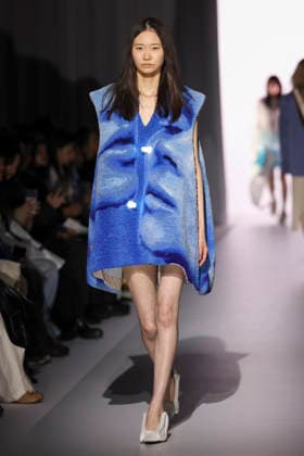 March 19, 2026, Tokyo, Japan: A model wearing fashion brand YOHEI OHNO walks down the runway during the Rakuten Fashion Week TOKYO 2026 Autumn Winter Collection. The fashion week runs from March 16 to 21. Tokyo Japan  - ZUMAm191 20260319_aap_m191_061 Copyright: xRodrigoxReyesxMarinx