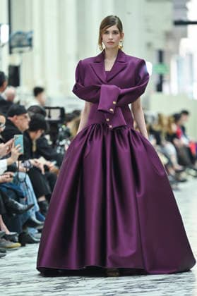 Mercedes-Benz Fashion Week in Madrid , Spain -18 MAR 2026. A model walks the runway wearing a design by Isabel Sanchis during the Mercedes-Benz Fashion Week de Madrid in IFEMA. Madrid Spain Copyright: xAtilanoxGarciax xSOPAxImagesx photos09327