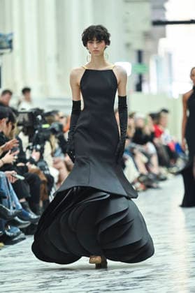 Mercedes-Benz Fashion Week in Madrid , Spain -18 MAR 2026. A model walks the runway wearing a design by Isabel Sanchis during the Mercedes-Benz Fashion Week de Madrid in IFEMA. Madrid Spain Copyright: xAtilanoxGarciax xSOPAxImagesx photos09329