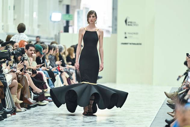 Mercedes-Benz Fashion Week in Madrid , Spain -18 MAR 2026. A model walks the runway wearing a design by Isabel Sanchis during the Mercedes-Benz Fashion Week de Madrid in IFEMA. Madrid Spain Copyright: xAtilanoxGarciax xSOPAxImagesx photos09332