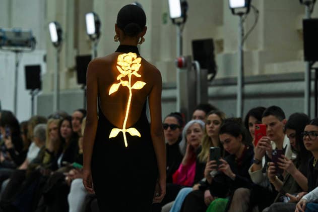 Mercedes-Benz Fashion Week in Madrid , Spain -18 MAR 2026. A model walks the runway wearing a design by Isabel Sanchis during the Mercedes-Benz Fashion Week de Madrid in IFEMA. Madrid Spain Copyright: xAtilanoxGarciax xSOPAxImagesx photos09333