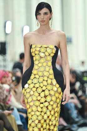 Mercedes-Benz Fashion Week in Madrid , Spain -18 MAR 2026. A model walks the runway wearing a design by Isabel Sanchis during the Mercedes-Benz Fashion Week de Madrid in IFEMA. Madrid Spain Copyright: xAtilanoxGarciax xSOPAxImagesx photos09336