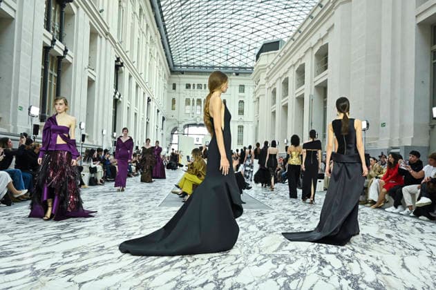 Mercedes-Benz Fashion Week in Madrid , Spain -18 MAR 2026. A model walks the runway wearing a design by Isabel Sanchis during Mercedes-Benz Fashion Week de Madrid in IFEMA, 18 March 2026 Spain Madrid Spain Copyright: xAtilanoxGarciax xSOPAxImagesx photos09342