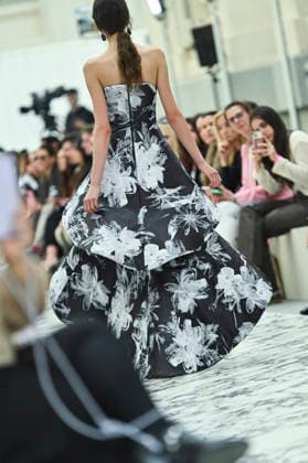 Mercedes-Benz Fashion Week in Madrid , Spain -18 MAR 2026. A model walks the runway wearing a design by Isabel Sanchis during the Mercedes-Benz Fashion Week de Madrid in IFEMA. Madrid Spain Copyright: xAtilanoxGarciax xSOPAxImagesx photos09305