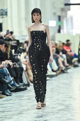 Mercedes-Benz Fashion Week in Madrid , Spain -18 MAR 2026. A model walks the runway wearing a design by Isabel Sanchis during the Mercedes-Benz Fashion Week de Madrid in IFEMA. Madrid Spain Copyright: xAtilanoxGarciax xSOPAxImagesx photos09308