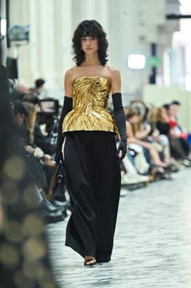 Mercedes-Benz Fashion Week in Madrid , Spain -18 MAR 2026. A model walks the runway wearing a design by Isabel Sanchis during the Mercedes-Benz Fashion Week de Madrid in IFEMA. Madrid Spain Copyright: xAtilanoxGarciax xSOPAxImagesx photos09310