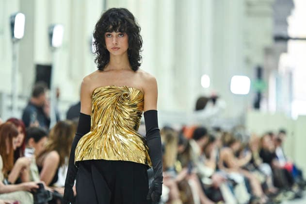 Mercedes-Benz Fashion Week in Madrid , Spain -18 MAR 2026. A model walks the runway wearing a design by Isabel Sanchis during the Mercedes-Benz Fashion Week de Madrid in IFEMA. Madrid Spain Copyright: xAtilanoxGarciax xSOPAxImagesx photos09311