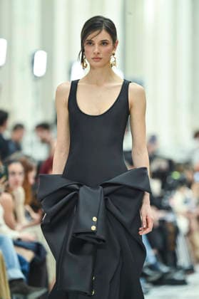 Mercedes-Benz Fashion Week in Madrid , Spain -18 MAR 2026. A model walks the runway wearing a design by Isabel Sanchis during the Mercedes-Benz Fashion Week de Madrid in IFEMA. Madrid Spain Copyright: xAtilanoxGarciax xSOPAxImagesx photos09318