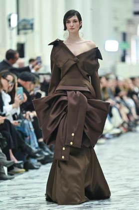 Mercedes-Benz Fashion Week in Madrid , Spain -18 MAR 2026. A model walks the runway wearing a design by Isabel Sanchis during the Mercedes-Benz Fashion Week de Madrid in IFEMA. Madrid Spain Copyright: xAtilanoxGarciax xSOPAxImagesx photos09325