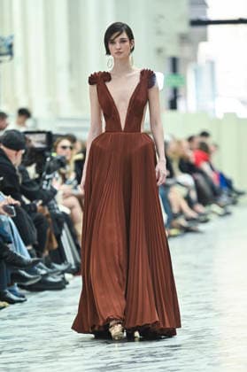 Mercedes-Benz Fashion Week in Madrid , Spain -18 MAR 2026. A model walks the runway wearing a design by Isabel Sanchis during the Mercedes-Benz Fashion Week de Madrid in IFEMA. Madrid Spain Copyright: xAtilanoxGarciax xSOPAxImagesx photos09280