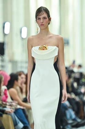 Mercedes-Benz Fashion Week in Madrid , Spain -18 MAR 2026. A model walks the runway wearing a design by Isabel Sanchis during the Mercedes-Benz Fashion Week de Madrid in IFEMA. Madrid Spain Copyright: xAtilanoxGarciax xSOPAxImagesx photos09292