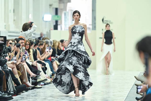 Mercedes-Benz Fashion Week in Madrid , Spain -18 MAR 2026. A model walks the runway wearing a design by Isabel Sanchis during the Mercedes-Benz Fashion Week de Madrid in IFEMA. Madrid Spain Copyright: xAtilanoxGarciax xSOPAxImagesx photos09299