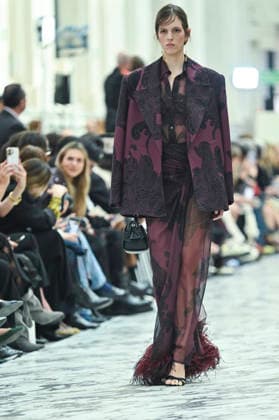 Mercedes-Benz Fashion Week in Madrid , Spain -18 MAR 2026. A model walks the runway wearing a design by Isabel Sanchis during the Mercedes-Benz Fashion Week de Madrid in IFEMA. Madrid Spain Copyright: xAtilanoxGarciax xSOPAxImagesx photos09255