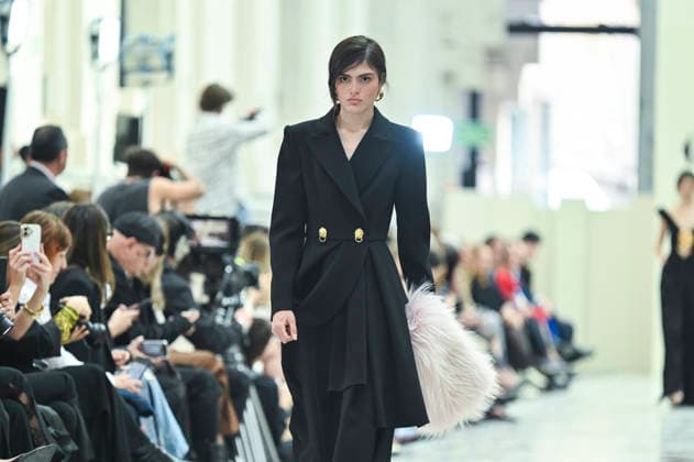 Mercedes-Benz Fashion Week in Madrid , Spain -18 MAR 2026. A model walks the runway wearing a design by Isabel Sanchis during the Mercedes-Benz Fashion Week de Madrid in IFEMA. Madrid Spain Copyright: xAtilanoxGarciax xSOPAxImagesx photos09257