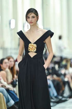Mercedes-Benz Fashion Week in Madrid , Spain -18 MAR 2026. A model walks the runway wearing a design by Isabel Sanchis during the Mercedes-Benz Fashion Week de Madrid in IFEMA. Madrid Spain Copyright: xAtilanoxGarciax xSOPAxImagesx photos09261