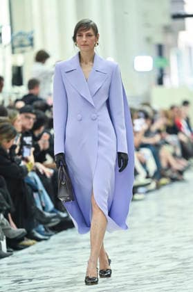 Mercedes-Benz Fashion Week in Madrid , Spain -18 MAR 2026. A model walks the runway wearing a design by Isabel Sanchis during the Mercedes-Benz Fashion Week de Madrid in IFEMA. Madrid Spain Copyright: xAtilanoxGarciax xSOPAxImagesx photos09266