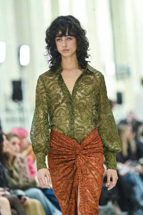 Mercedes-Benz Fashion Week in Madrid , Spain -18 MAR 2026. A model walks the runway wearing a design by Isabel Sanchis during the Mercedes-Benz Fashion Week de Madrid in IFEMA. Madrid Spain Copyright: xAtilanoxGarciax xSOPAxImagesx photos09271