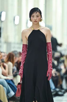 Mercedes-Benz Fashion Week in Madrid , Spain -18 MAR 2026. A model walks the runway wearing a design by Isabel Sanchis during the Mercedes-Benz Fashion Week de Madrid in IFEMA. Madrid Spain Copyright: xAtilanoxGarciax xSOPAxImagesx photos09250