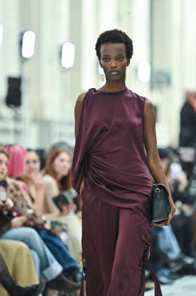 Mercedes-Benz Fashion Week in Madrid , Spain -18 MAR 2026. A model walks the runway wearing a design by Isabel Sanchis during the Mercedes-Benz Fashion Week de Madrid in IFEMA. Madrid Spain Copyright: xAtilanoxGarciax xSOPAxImagesx photos09252