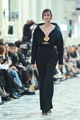 Mercedes-Benz Fashion Week in Madrid , Spain -18 MAR 2026. A model walks the runway wearing a design by Isabel Sanchis during the Mercedes-Benz Fashion Week de Madrid in IFEMA. Madrid Spain Copyright: xAtilanoxGarciax xSOPAxImagesx photos09253