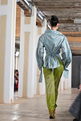 Mercedes-Benz Fashion Week Madrid, Spain - 19 Mar 2026 A model walks the runway wearing a design by Ernesto Naranjo during Mercedes-Benz Fashion Week de Madrid at Palacio Fernaz Nunoz. Madrid Spain Copyright: xAtilanoxGarciax xSOPAxImagesx photos09390