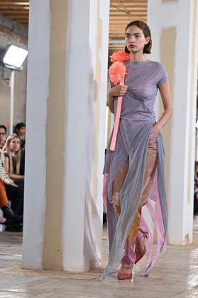 Mercedes-Benz Fashion Week Madrid, Spain - 19 Mar 2026 A model walks the runway wearing a design by Ernesto Naranjo during Mercedes-Benz Fashion Week de Madrid at Palacio Fernaz Nunoz. Madrid Spain Copyright: xAtilanoxGarciax xSOPAxImagesx photos09371