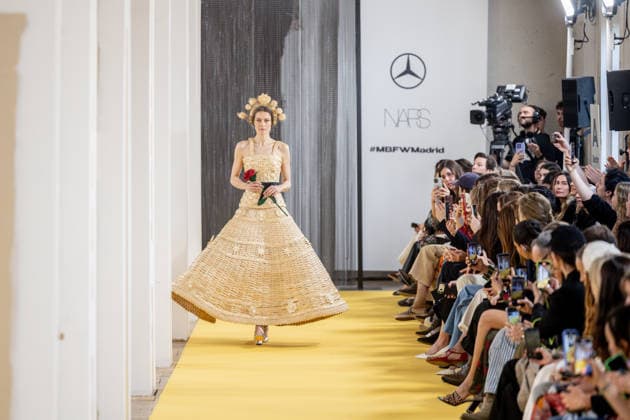 Ynésuelves fashion show at Mercedes Benz Fashion Week A model during a Ynésuelves fashion show on the occasion of Mercedes Benz Fashion Week, on March 19, 2026, in Madrid Spain The Ynésuelves fashion show is part of Mercedes Benz Fashion Week Madrid, the main Spanish fashion show organized by IFEMA, which brings together established firms and new talents The brand stands out for its aesthetics of rebellious elegance and collections with strong narrative and craftsmanship 19 MARCH 2026 FASHION Madrid Madrid Madrid Spain  Copyright: xRicardoxRubiox 7380271
