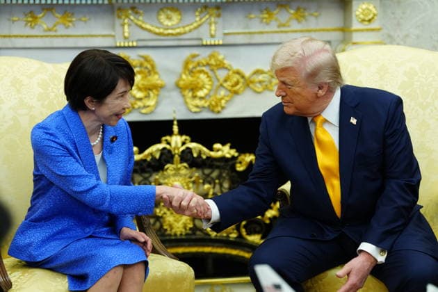 Trump Meets PM Takeuchi Sanae of Japan United States President Donald J Trump and Prime Minster Takeuchi Sanae of Japan shake hands as they meet in the Oval Office of the White House in Washington, DC, USA, on Thursday, March 19, 2026. The war with Iran will be a major topic of discussions between the President and PM Takeuchi. Credit: Aaron Schwartz Pool via CNP Washington District of Columbia United States  Copyright: xPool ABACAx