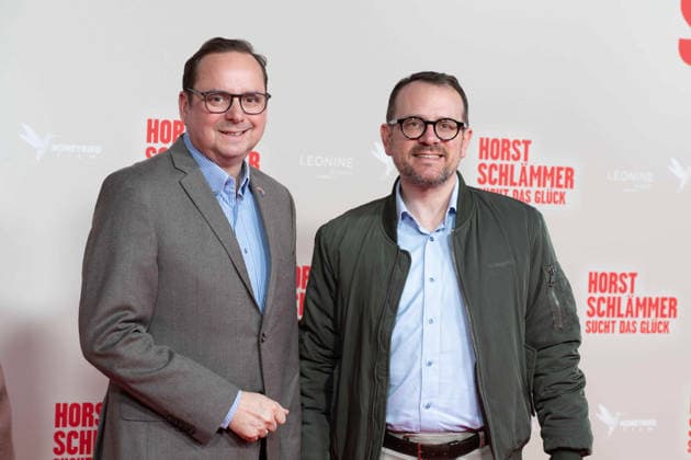 Thoms KUFEN, Lord Mayor of the City of Essen, with husband David LUENGEN, red carpet, red carpet show, arrival, film premiere HORST SCHLAEMMER SUCHT DAS GLUECK at the Lichtburg in Essen, 19 03 2026
