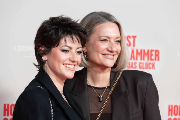 Tahnee SCHAFFARCZYK, comedian, Juliette SCHOPPMANN, singer, red carpet, red carpet show, arrival, film premiere HORST SCHLAEMMER SUCHT DAS GLUECK at the Lichtburg in Essen, 19 03 2026