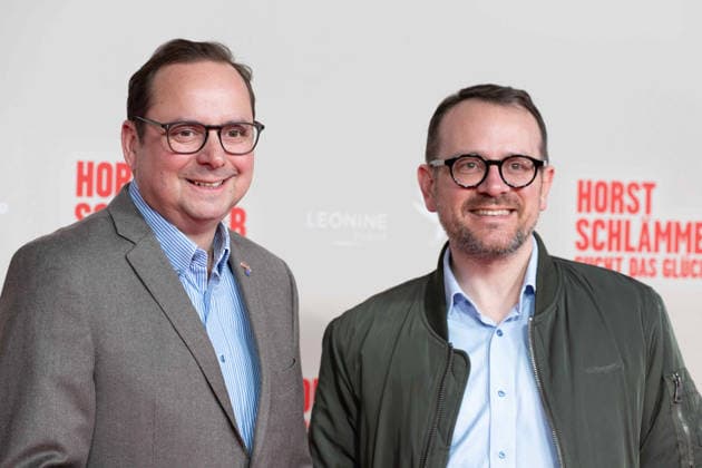 Thoms KUFEN, Lord Mayor of the City of Essen, with husband David LUENGEN, red carpet, red carpet show, arrival, film premiere HORST SCHLAEMMER SUCHT DAS GLUECK at the Lichtburg in Essen, 19 03 2026