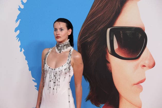 March 19, 2026, Madrid, Madrid, Spain: Actress MILENA SMIT poses at the Real Casino de Madrid for the premiere of AMARGA NAVIDAD (BITTER CHRISTMAS), directed by PEDRO ALMODOVAR. SMIT plays NATALIA, a friend of the character ELSA (BARBARA LENNIE) in a narrative centered on autofiction and creative processes. The two time Academy Award winning director presents his 24th feature film at this highly anticipated event in Madrid. Madrid Spain - ZUMAo127 20260319_zep_o127_144 Copyright: xHugoxOrtunox