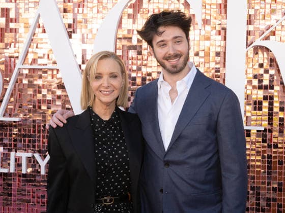 March 19, 2026, Beverly Hills, California, USA: American actress, producer, writer, and comedian LISA KUDROW, 62, and JULIAN STERN attend HBO s The Comeback Los Angeles Red Carpet Premiere. Beverly Hills USA  - ZUMAb173 20260319_aap_b173_048 Copyright: xBillyxBennightx